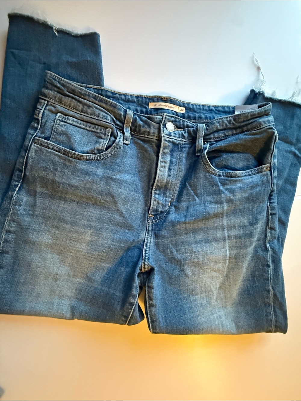 Levi’s 721 High Rise Ankle Skinny Classic Mid Wash Blue Jeans distressed
